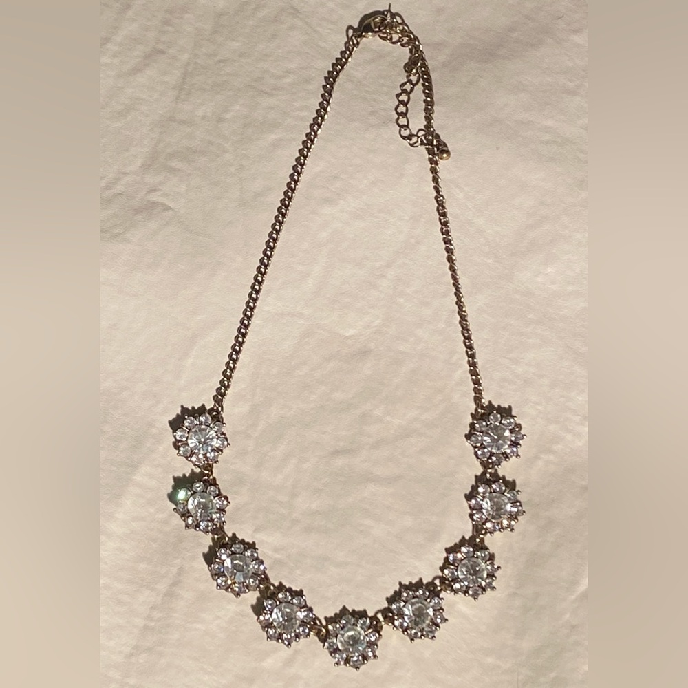 Beautiful rhinestone necklace set in silver tone alloy